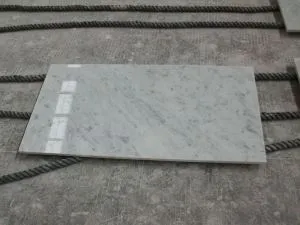 イタリアのカララ白い大理石の洗練されたバスルーム床タイル