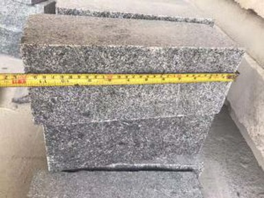 ダークグレーの花崗岩のレンガ